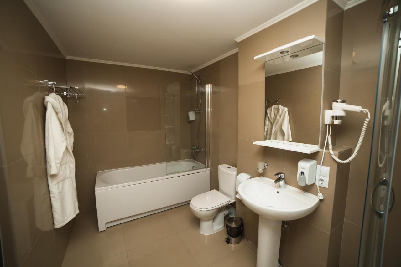 Golden Ring Hotel Ternopil Ngoại thất bức ảnh